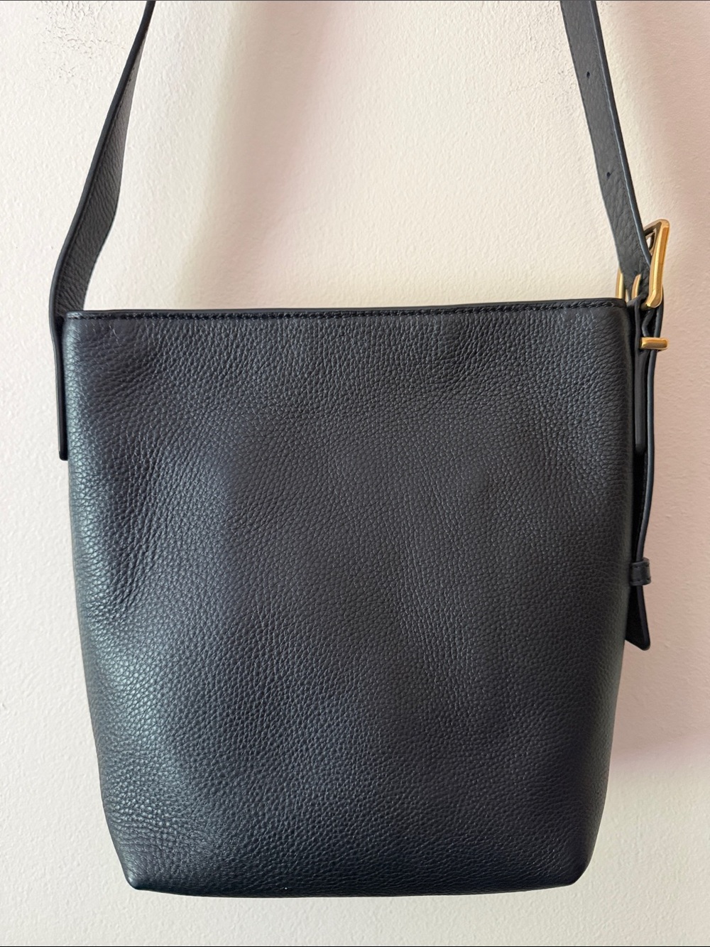 Quince Italian Leather Bucket Crossbody - Picture 4 of 9